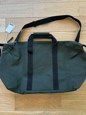 *SOLD* NEW RAINS Hilo Essential Weekend Bag Large 12.4 Gallon Green